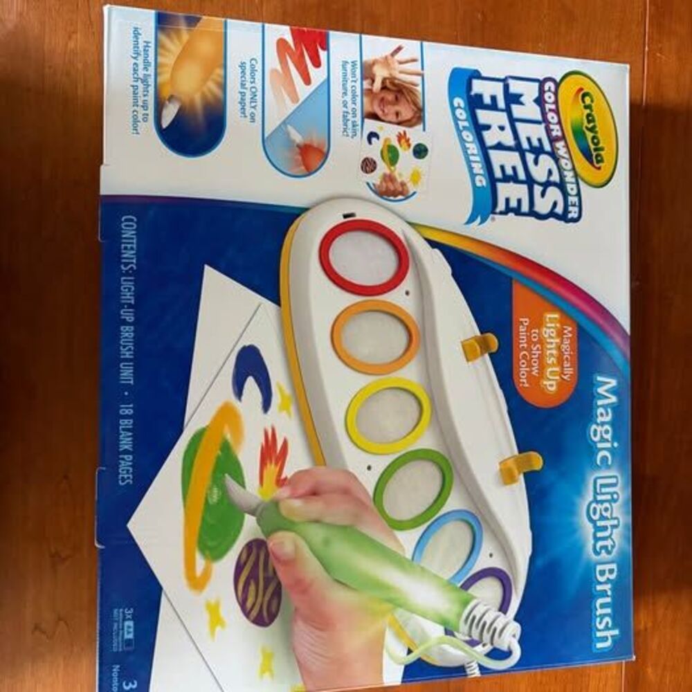 Crayola Color Wonder Mess Free Magic Light Brush Almost New